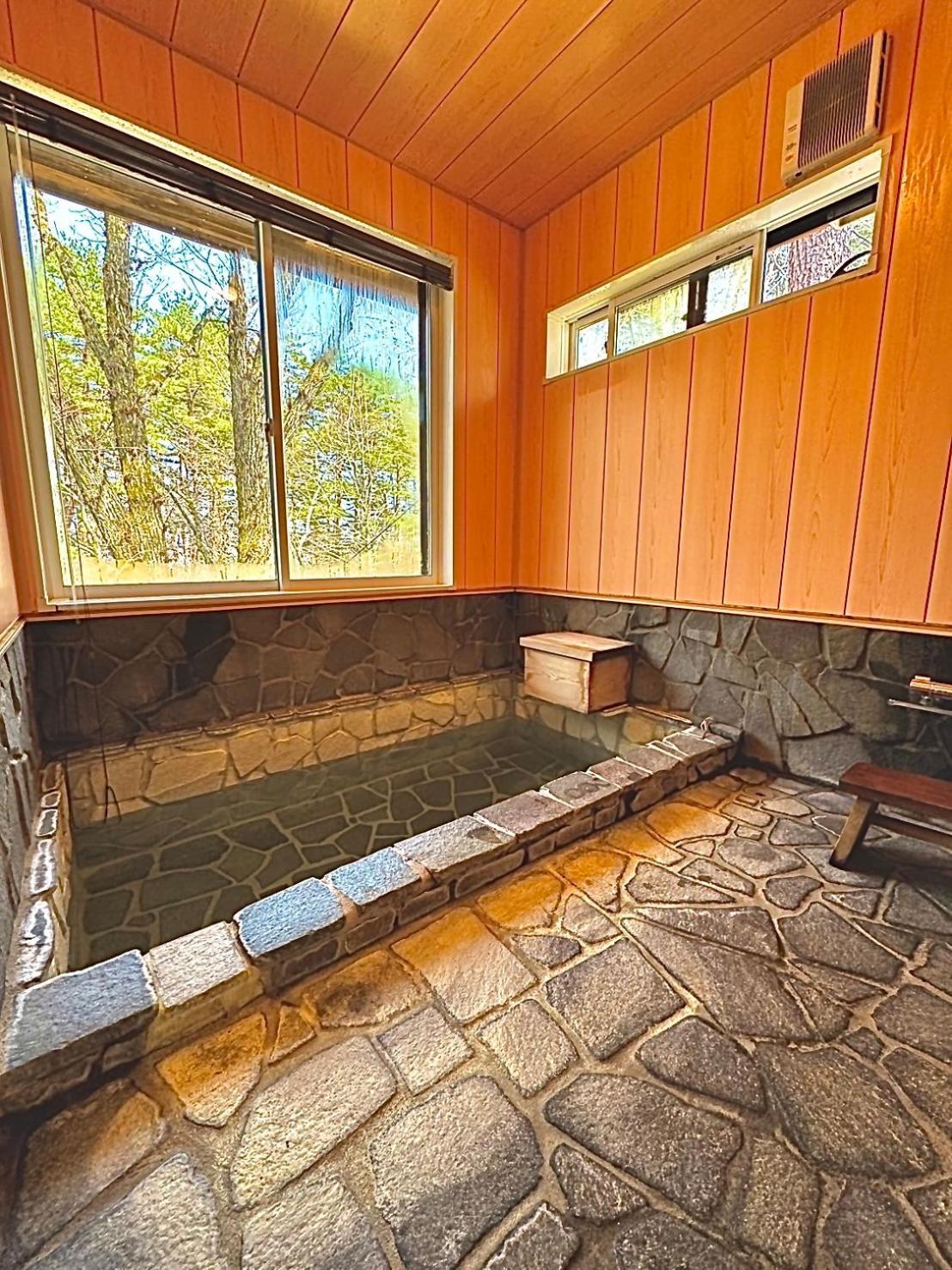 Holiday home 源泉掛け流し付き貸切別荘-authentic Private With Private Kusatsu Onsen - The Hideout Kusatsu-